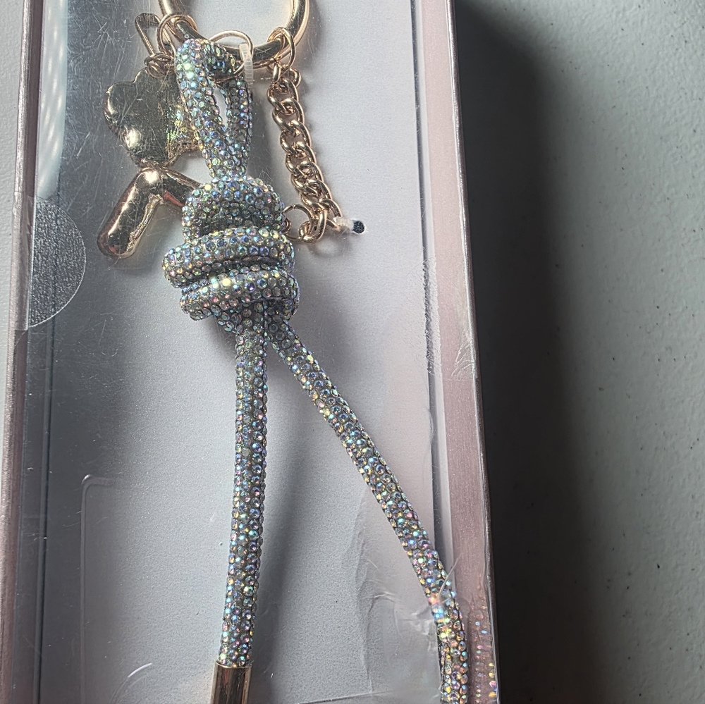 Sparkling Keychain Holder - Picture 3 of 3